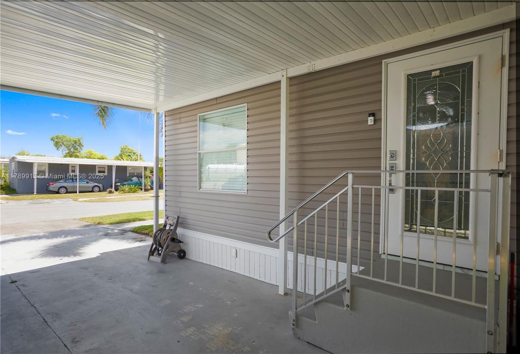 For Sale: $345,000 (3 beds, 3 baths, 1512 Square Feet)