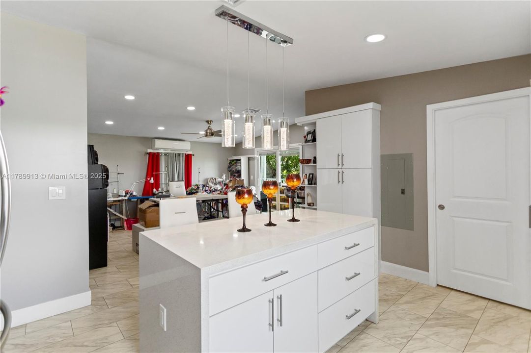 For Sale: $345,000 (3 beds, 3 baths, 1512 Square Feet)