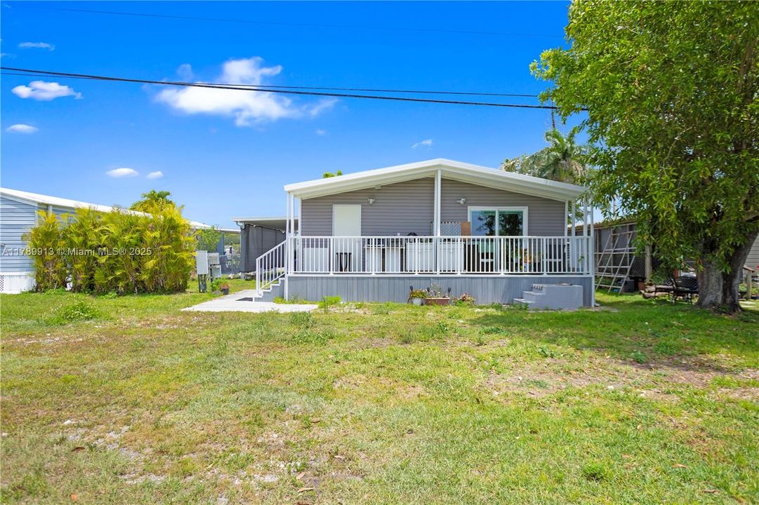 For Sale: $345,000 (3 beds, 3 baths, 1512 Square Feet)