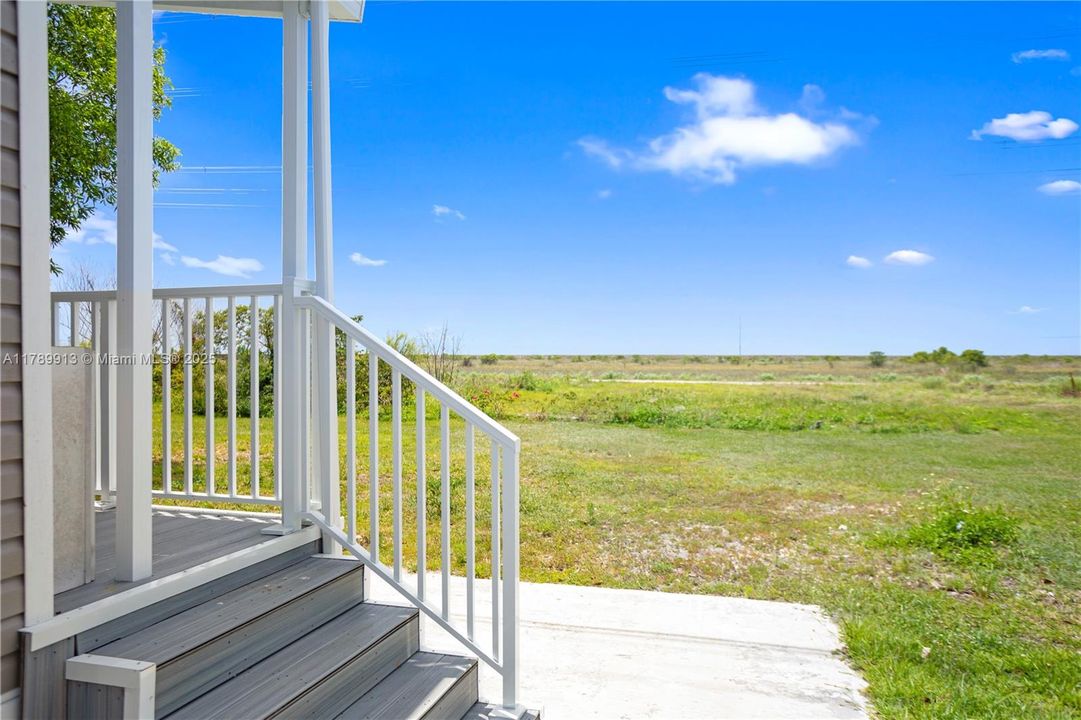 For Sale: $345,000 (3 beds, 3 baths, 1512 Square Feet)