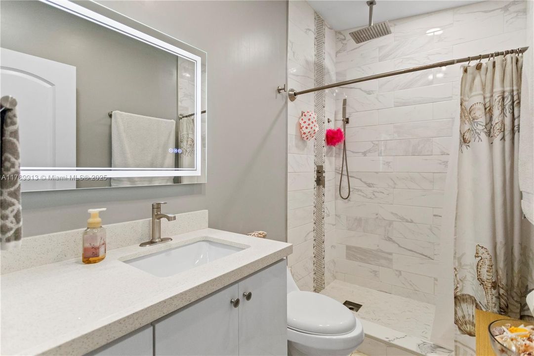 For Sale: $345,000 (3 beds, 3 baths, 1512 Square Feet)