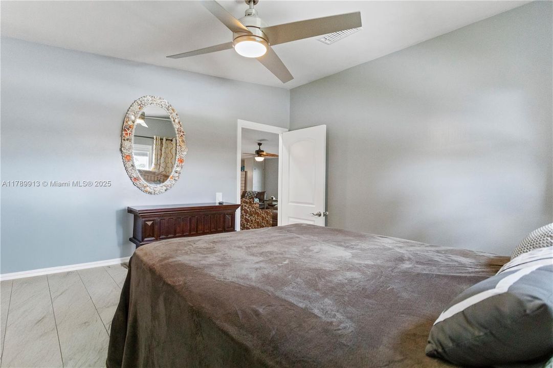 For Sale: $345,000 (3 beds, 3 baths, 1512 Square Feet)