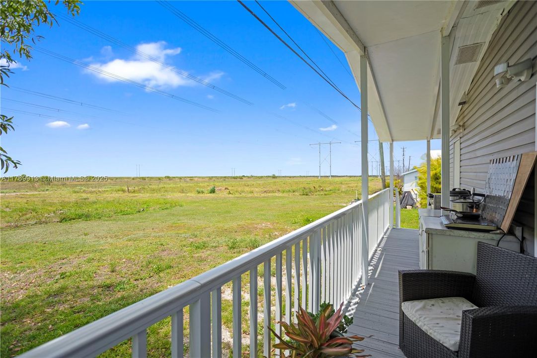 For Sale: $345,000 (3 beds, 3 baths, 1512 Square Feet)