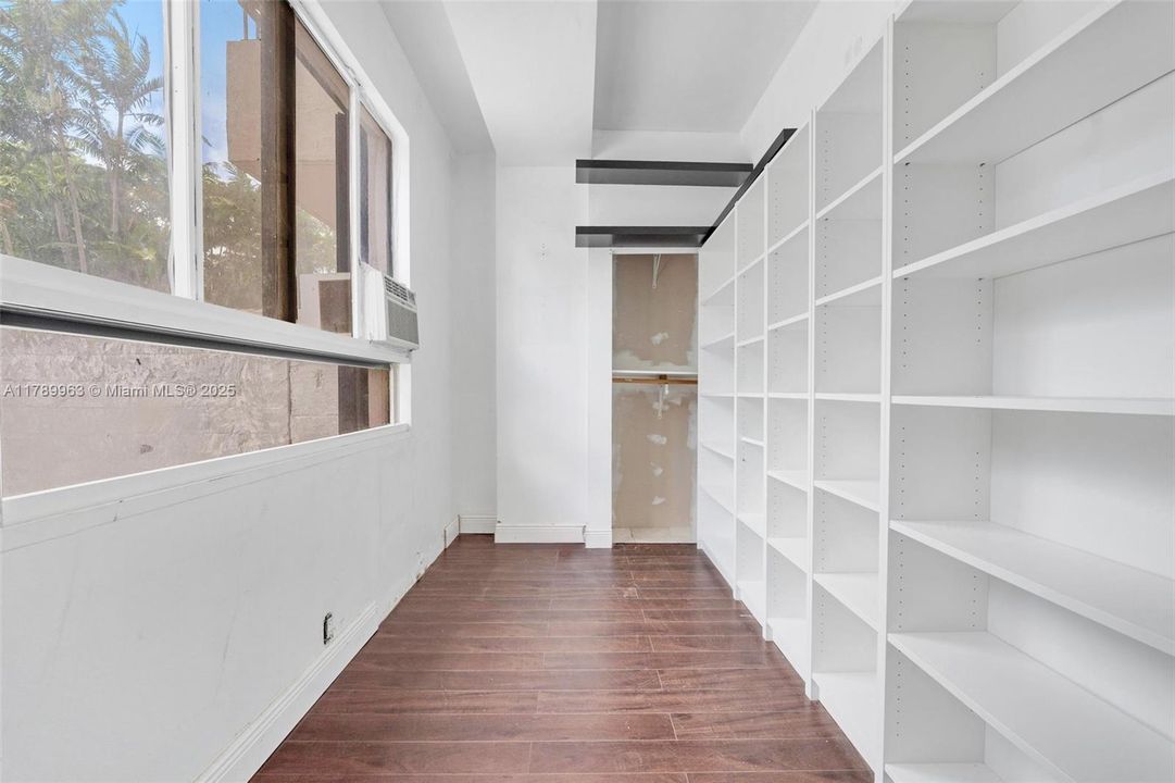 最近售出: $900,000 (2 贝兹, 2 浴室, 1547 平方英尺)