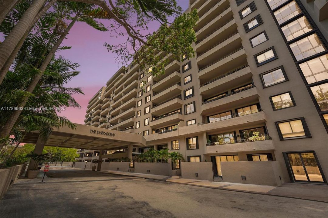 最近售出: $900,000 (2 贝兹, 2 浴室, 1547 平方英尺)