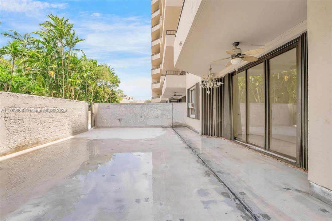 最近售出: $900,000 (2 贝兹, 2 浴室, 1547 平方英尺)