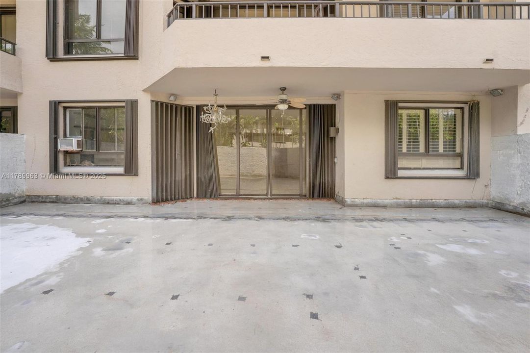 最近售出: $900,000 (2 贝兹, 2 浴室, 1547 平方英尺)