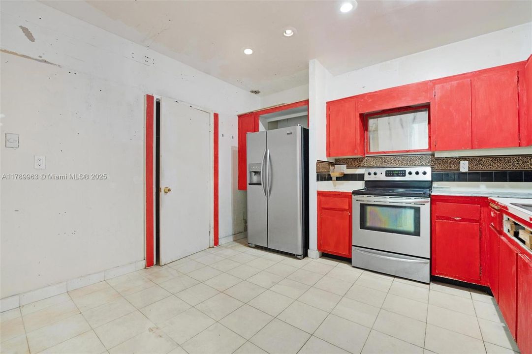 最近售出: $900,000 (2 贝兹, 2 浴室, 1547 平方英尺)