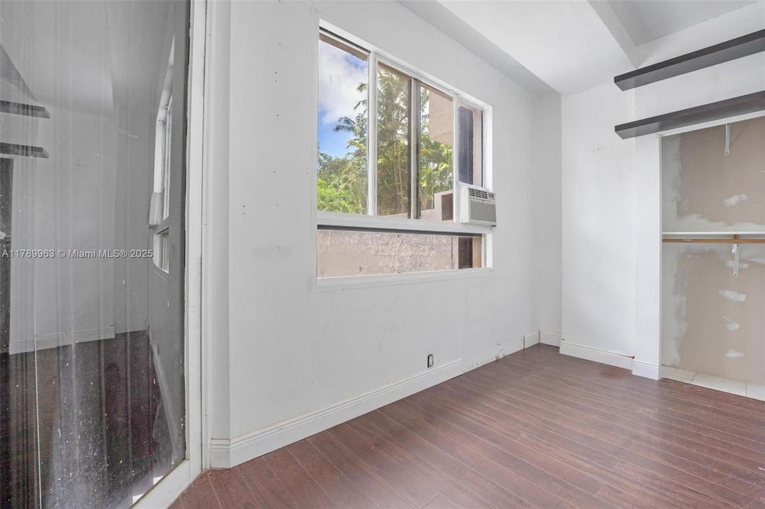 最近售出: $900,000 (2 贝兹, 2 浴室, 1547 平方英尺)