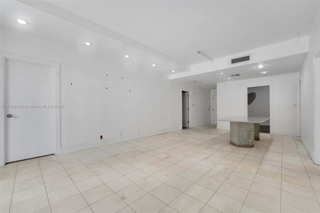 最近售出: $900,000 (2 贝兹, 2 浴室, 1547 平方英尺)