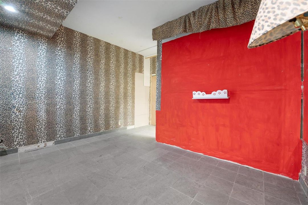 最近售出: $900,000 (2 贝兹, 2 浴室, 1547 平方英尺)