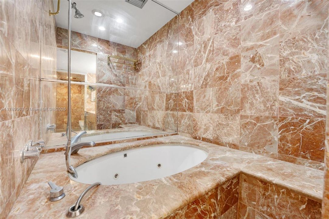 最近售出: $900,000 (2 贝兹, 2 浴室, 1547 平方英尺)