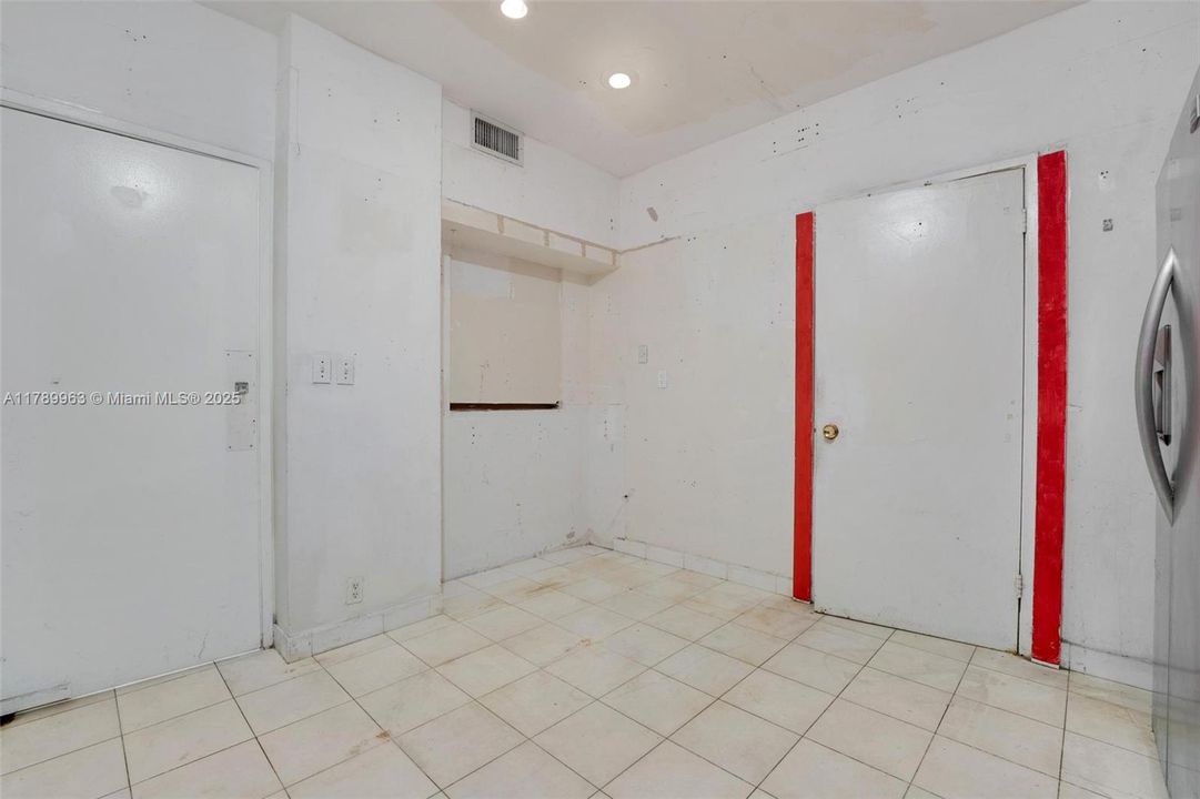 最近售出: $900,000 (2 贝兹, 2 浴室, 1547 平方英尺)