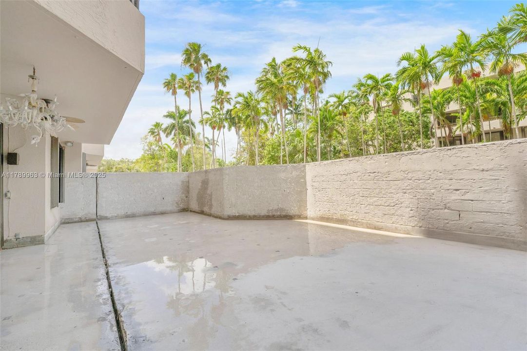 最近售出: $900,000 (2 贝兹, 2 浴室, 1547 平方英尺)