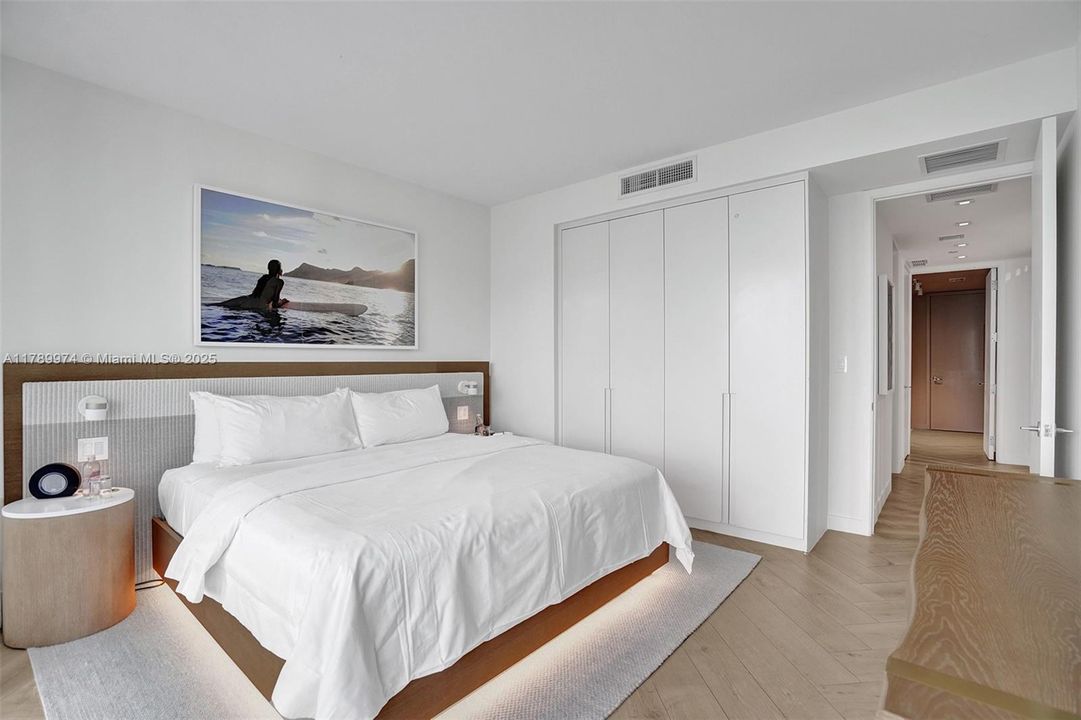 For Sale: $2,990,000 (2 beds, 1 baths, 1026 Square Feet)