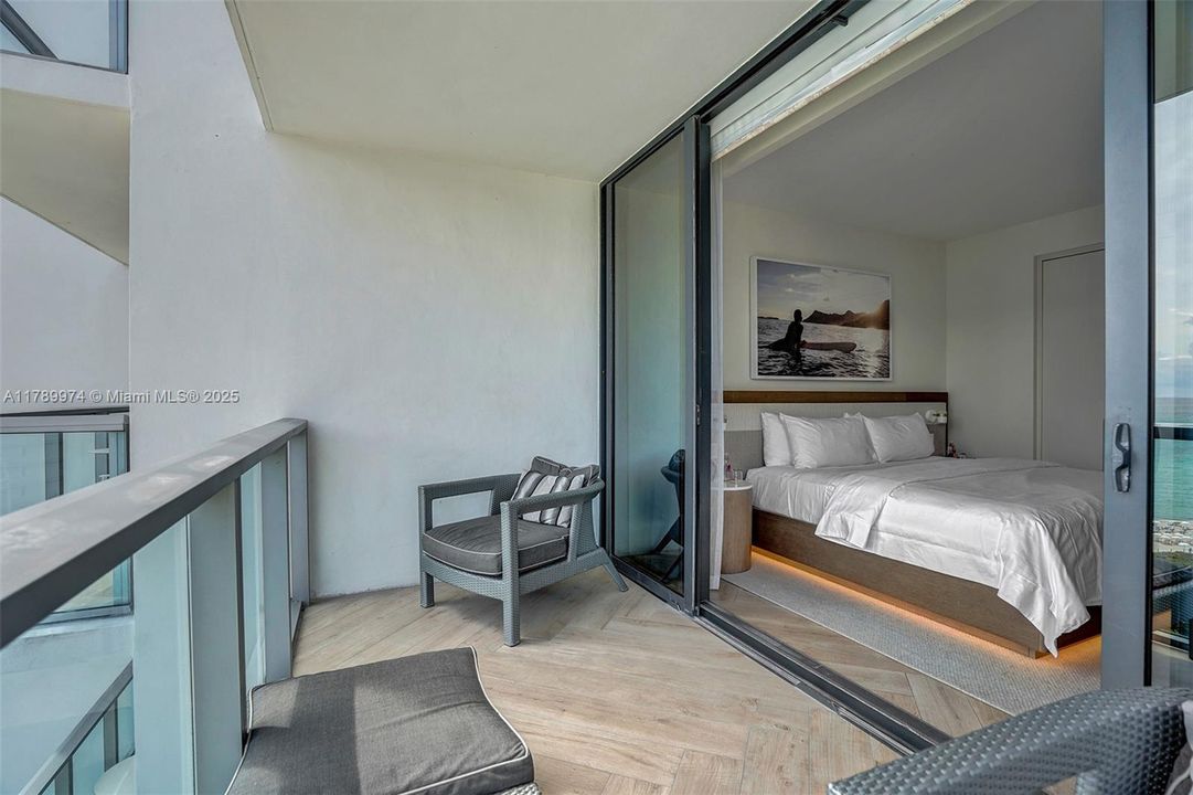 For Sale: $2,990,000 (2 beds, 1 baths, 1026 Square Feet)