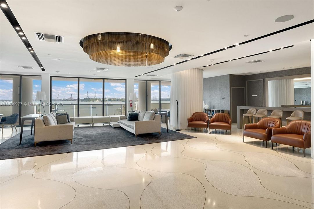 合同活跃: $2,350,000 (2 贝兹, 2 浴室, 1778 平方英尺)