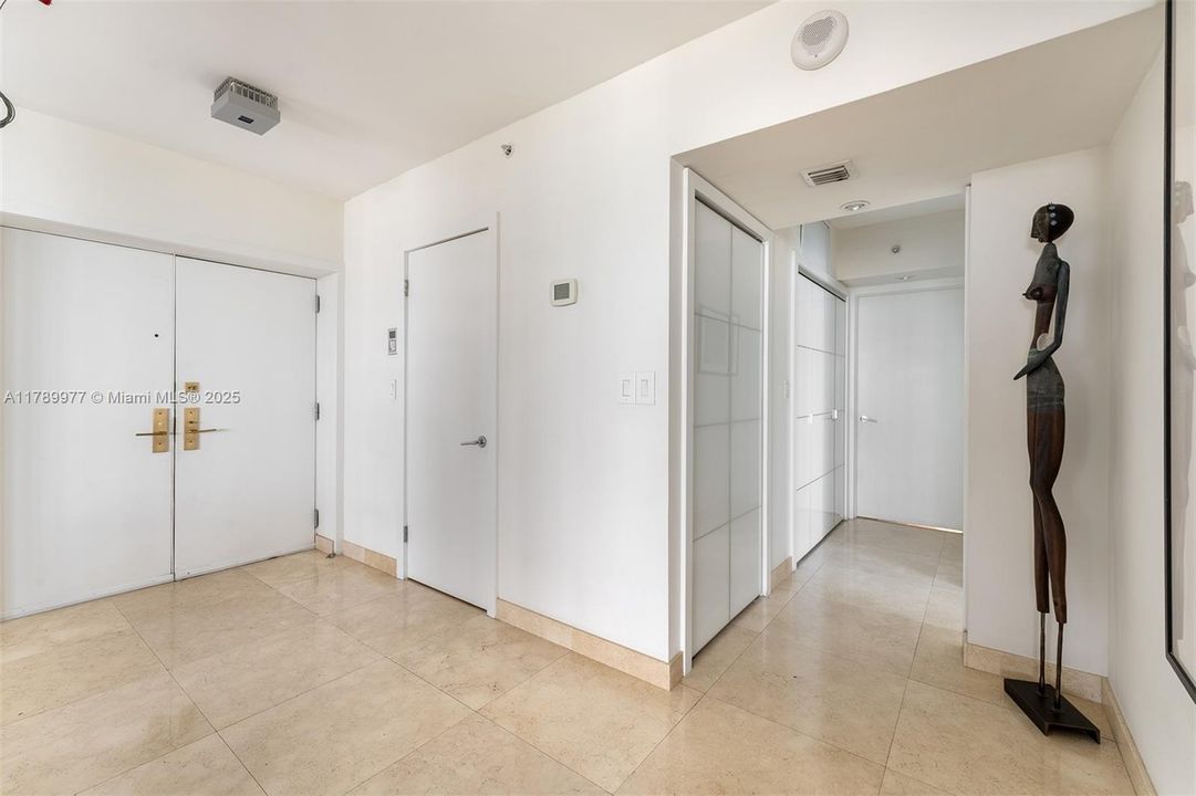 合同活跃: $2,350,000 (2 贝兹, 2 浴室, 1778 平方英尺)