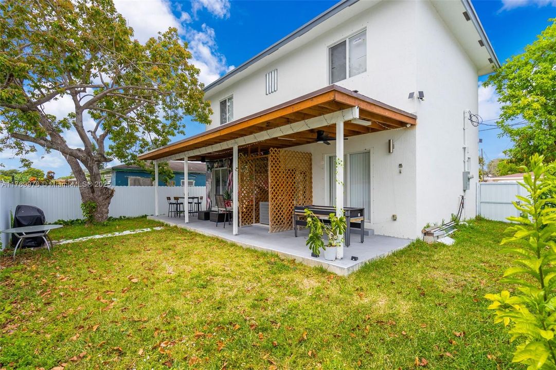 For Sale: $572,999 (4 beds, 2 baths, 1610 Square Feet)