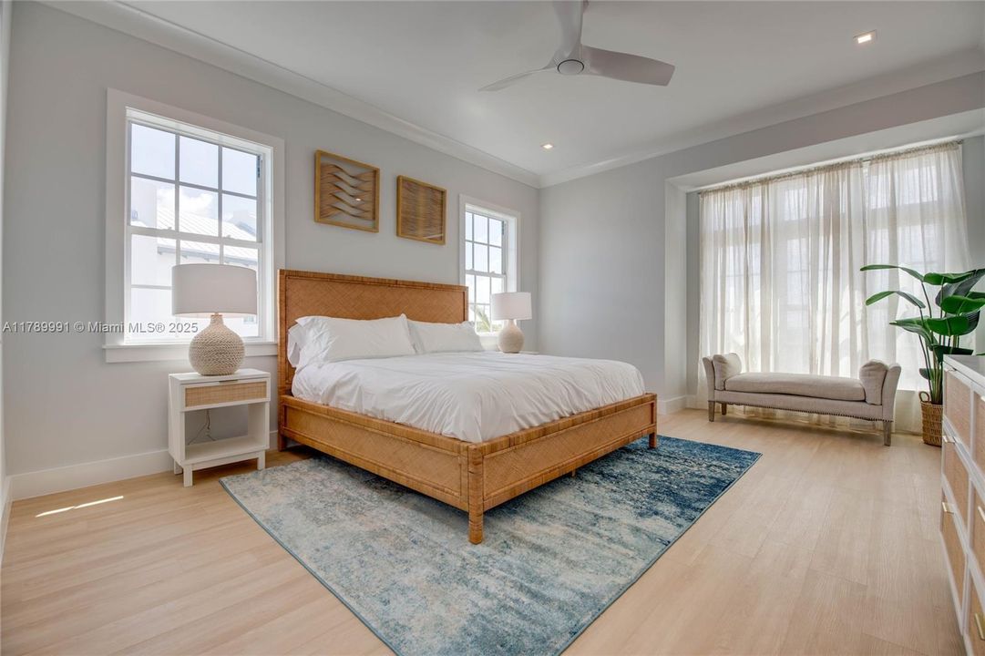 For Sale: $2,950,000 (5 beds, 4 baths, 3011 Square Feet)