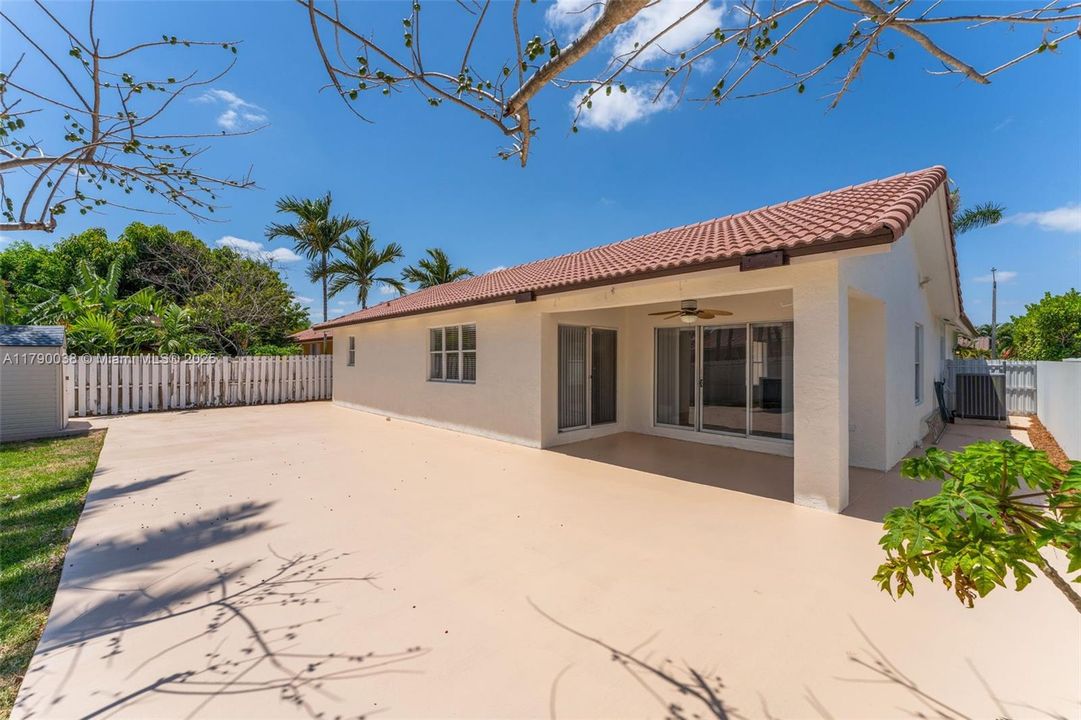 Recently Sold: $649,900 (3 beds, 2 baths, 1704 Square Feet)