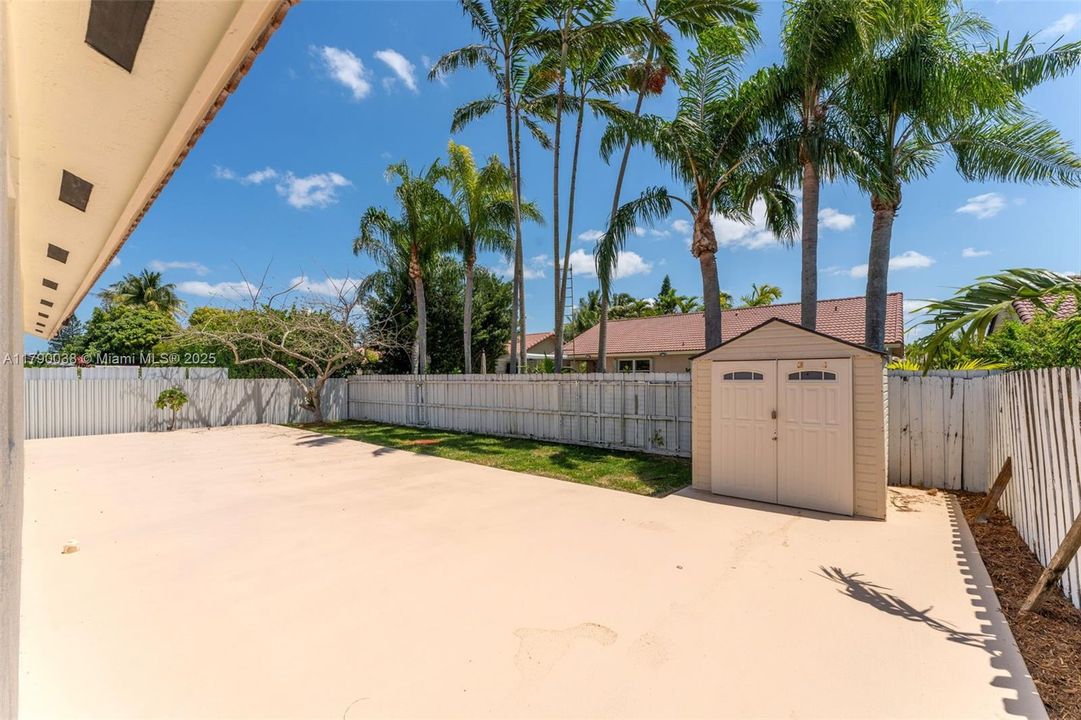 Recently Sold: $649,900 (3 beds, 2 baths, 1704 Square Feet)