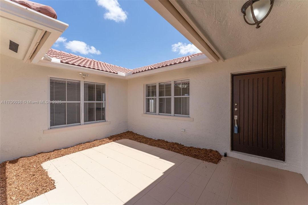 Recently Sold: $649,900 (3 beds, 2 baths, 1704 Square Feet)