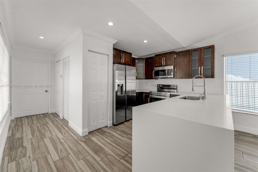 Recently Sold: $649,900 (3 beds, 2 baths, 1704 Square Feet)