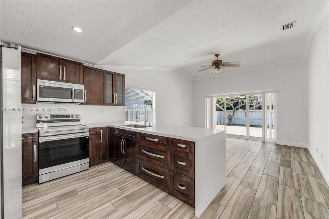 Recently Sold: $649,900 (3 beds, 2 baths, 1704 Square Feet)