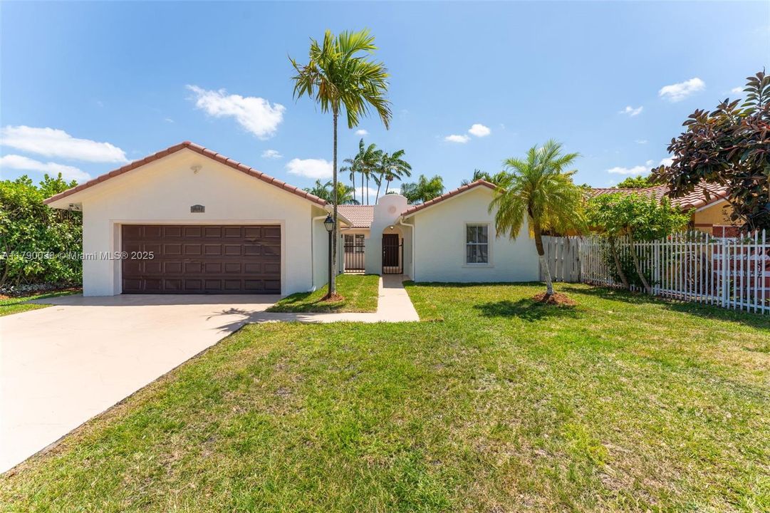 Recently Sold: $649,900 (3 beds, 2 baths, 1704 Square Feet)