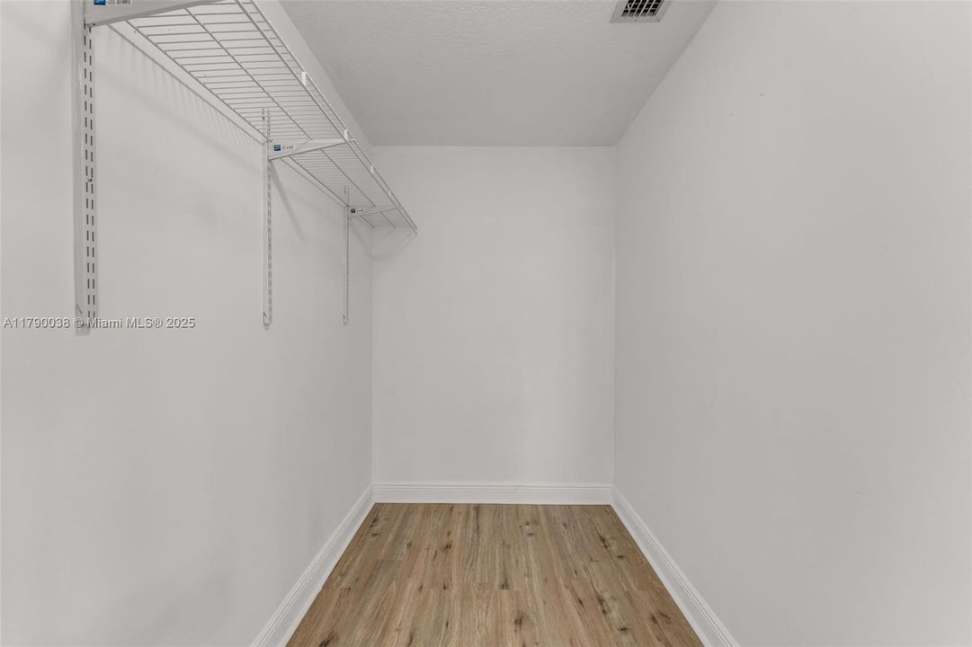 Recently Sold: $649,900 (3 beds, 2 baths, 1704 Square Feet)