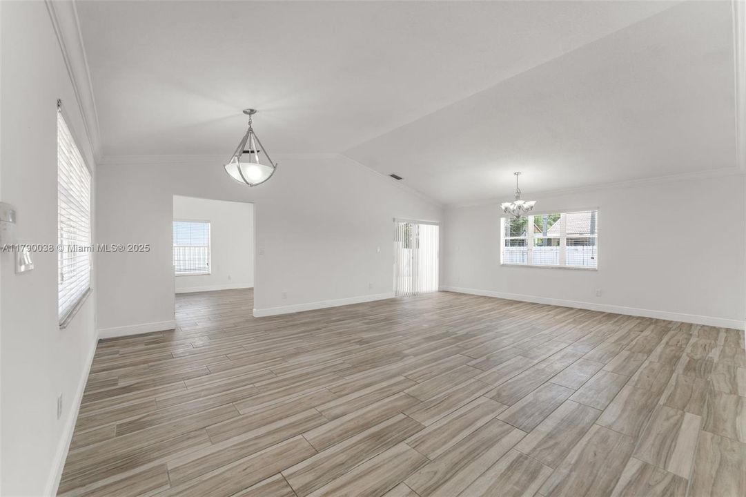 Recently Sold: $649,900 (3 beds, 2 baths, 1704 Square Feet)