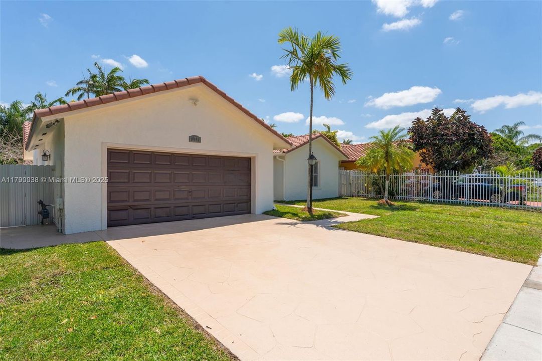 Recently Sold: $649,900 (3 beds, 2 baths, 1704 Square Feet)