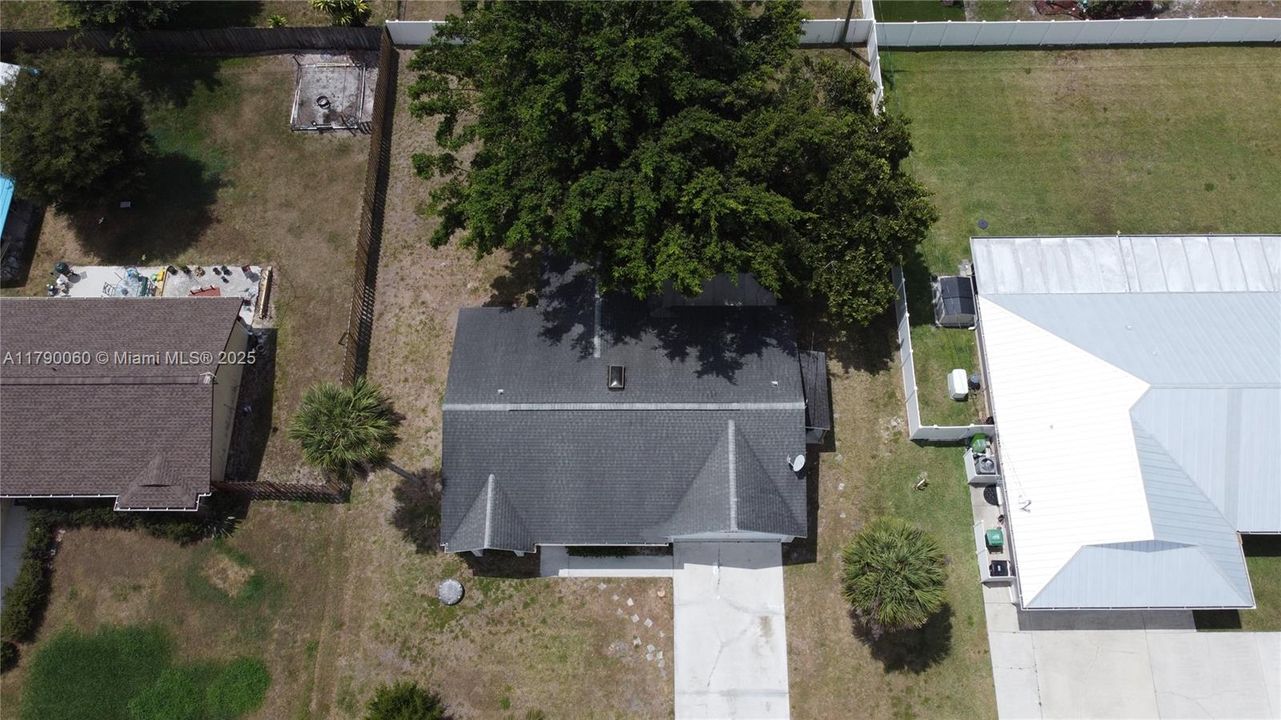 Recently Sold: $330,000 (3 beds, 2 baths, 1132 Square Feet)