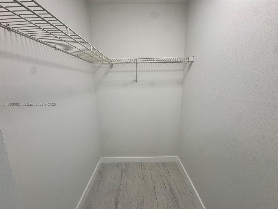 Recently Sold: $330,000 (3 beds, 2 baths, 1132 Square Feet)