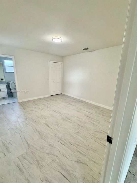 Recently Sold: $330,000 (3 beds, 2 baths, 1132 Square Feet)