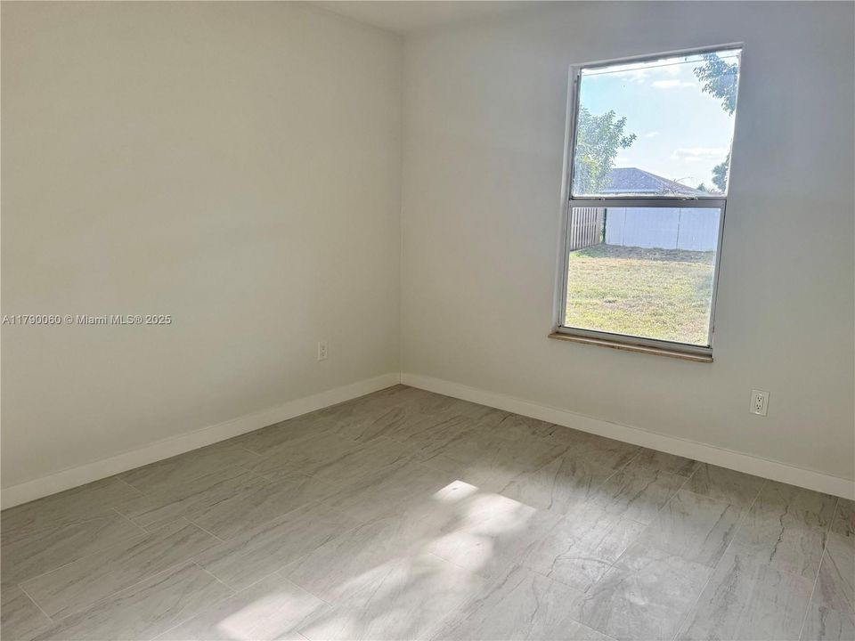 Recently Sold: $330,000 (3 beds, 2 baths, 1132 Square Feet)