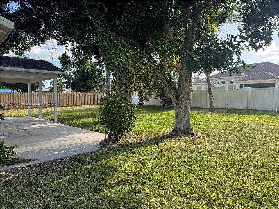 Recently Sold: $330,000 (3 beds, 2 baths, 1132 Square Feet)