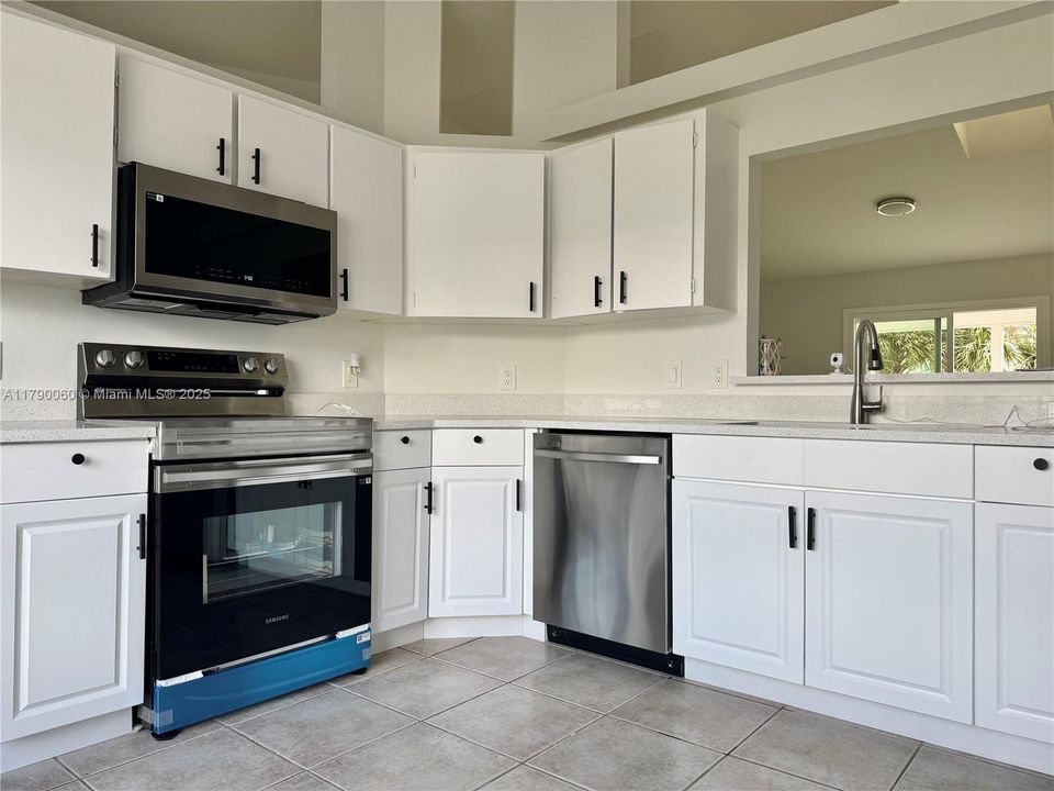 Recently Sold: $330,000 (3 beds, 2 baths, 1132 Square Feet)