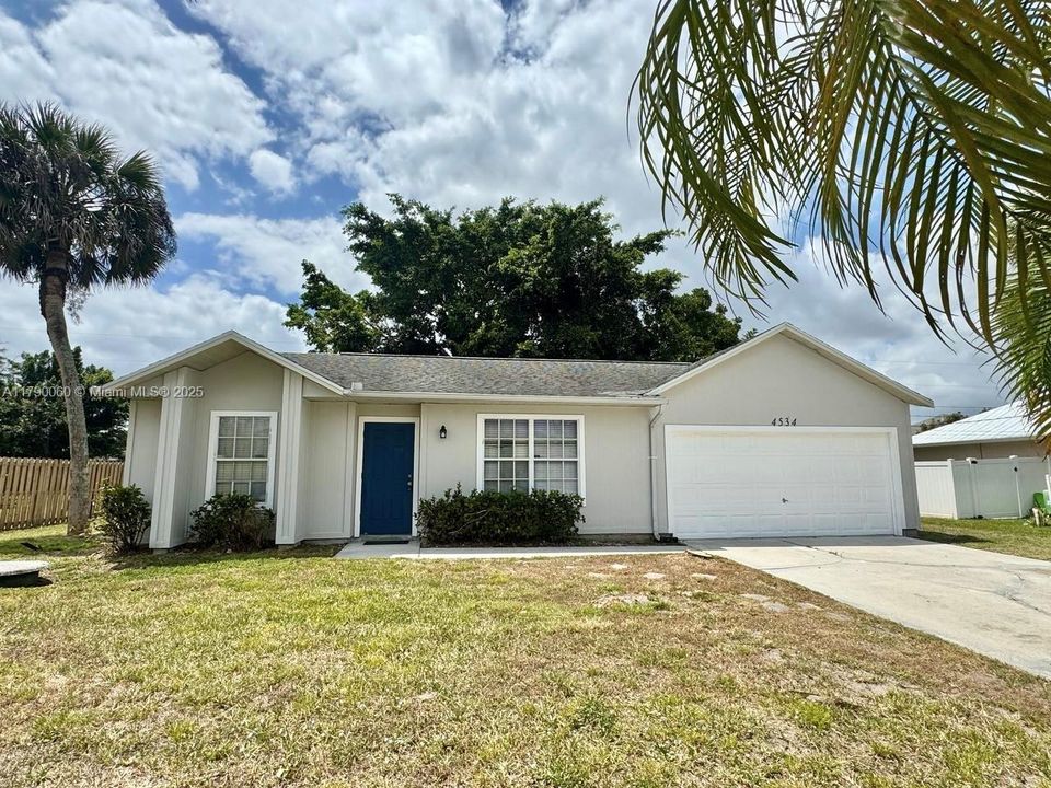 Recently Sold: $330,000 (3 beds, 2 baths, 1132 Square Feet)