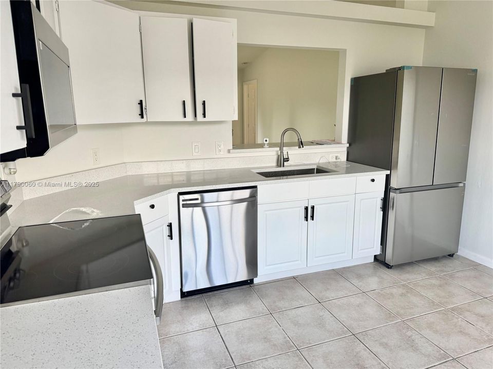 Recently Sold: $330,000 (3 beds, 2 baths, 1132 Square Feet)