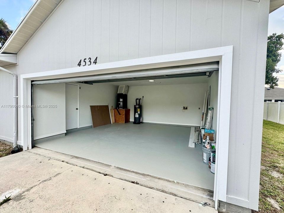 Recently Sold: $330,000 (3 beds, 2 baths, 1132 Square Feet)