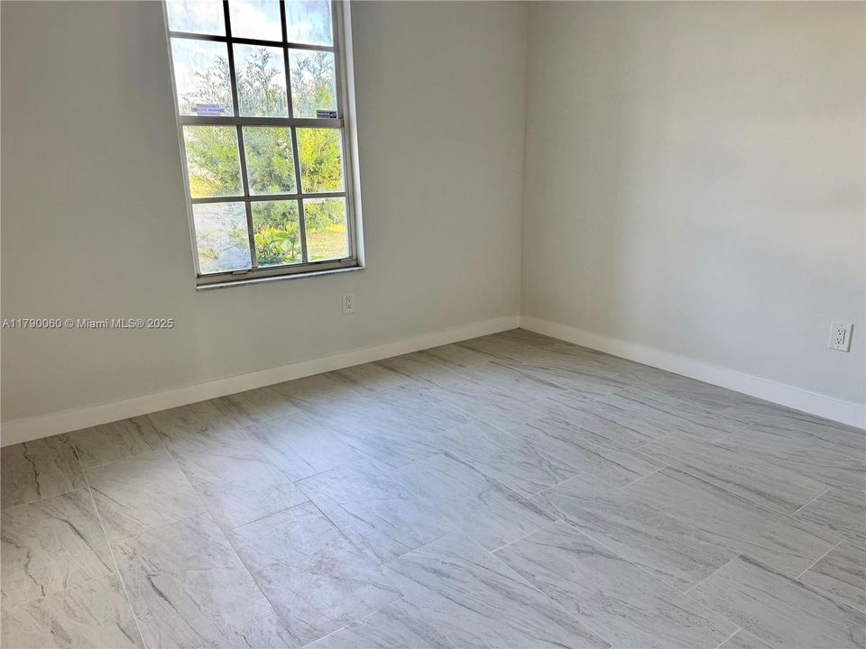 Recently Sold: $330,000 (3 beds, 2 baths, 1132 Square Feet)