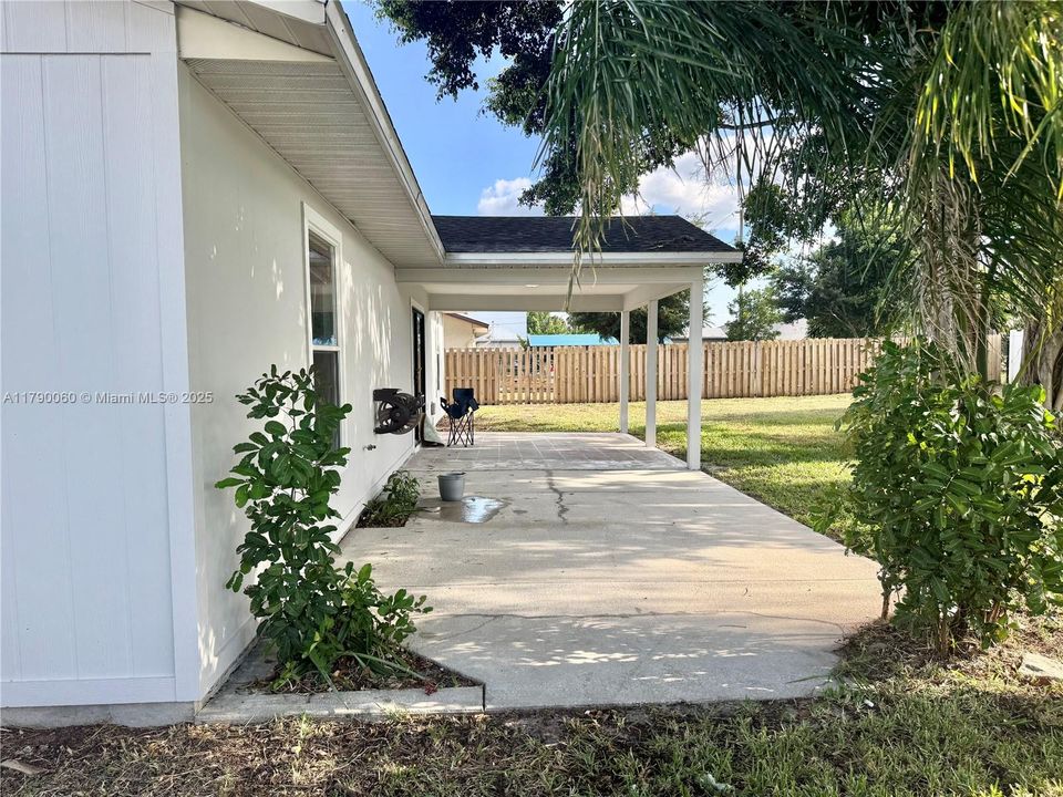 Recently Sold: $330,000 (3 beds, 2 baths, 1132 Square Feet)