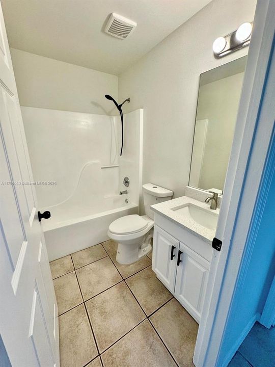 Recently Sold: $330,000 (3 beds, 2 baths, 1132 Square Feet)