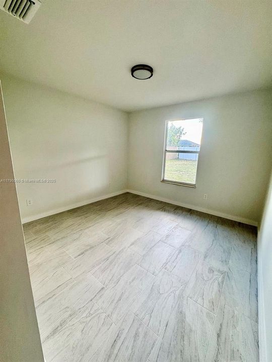 Recently Sold: $330,000 (3 beds, 2 baths, 1132 Square Feet)