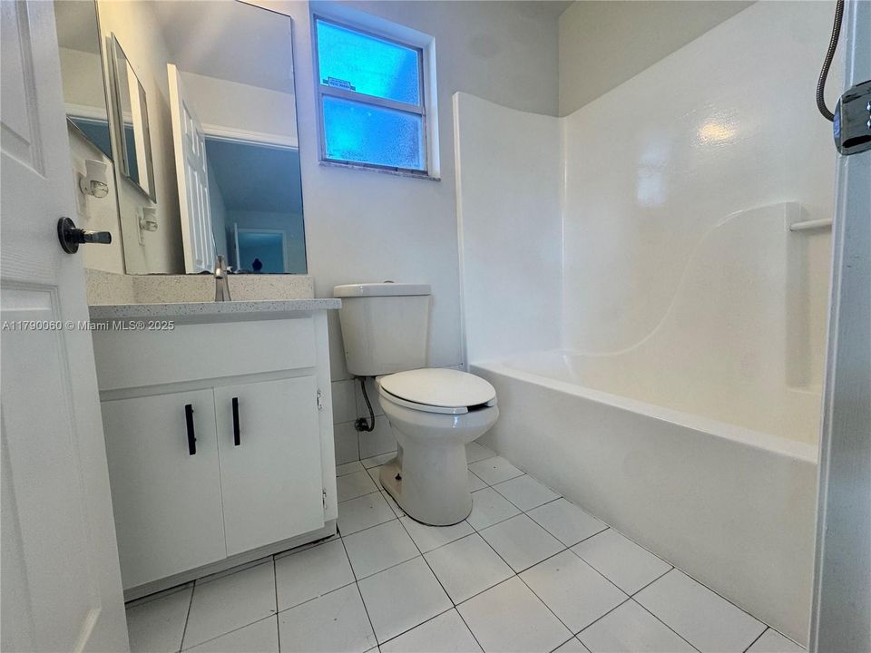 Recently Sold: $330,000 (3 beds, 2 baths, 1132 Square Feet)