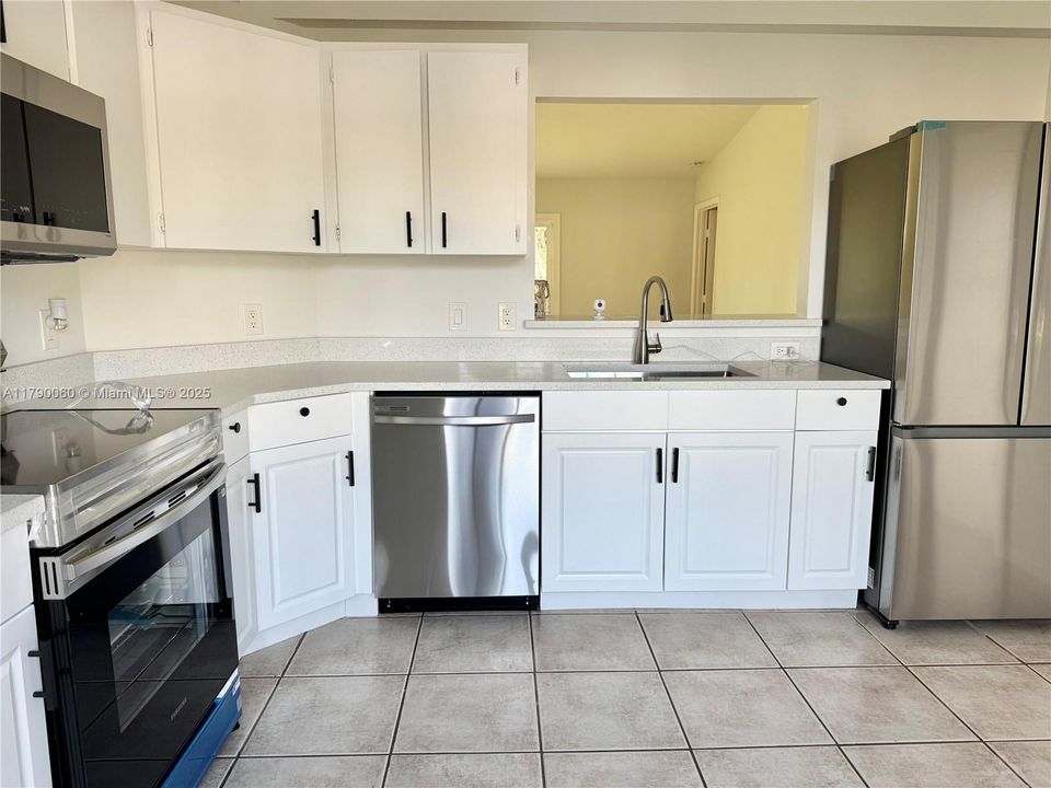 Recently Sold: $330,000 (3 beds, 2 baths, 1132 Square Feet)