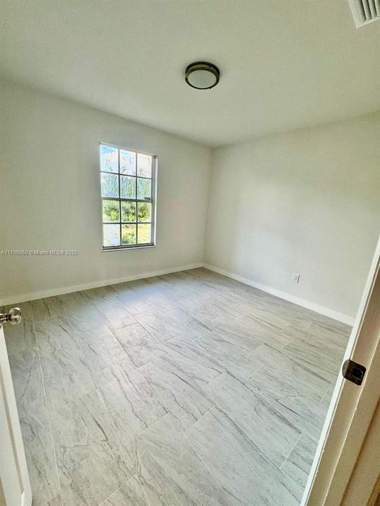 Recently Sold: $330,000 (3 beds, 2 baths, 1132 Square Feet)