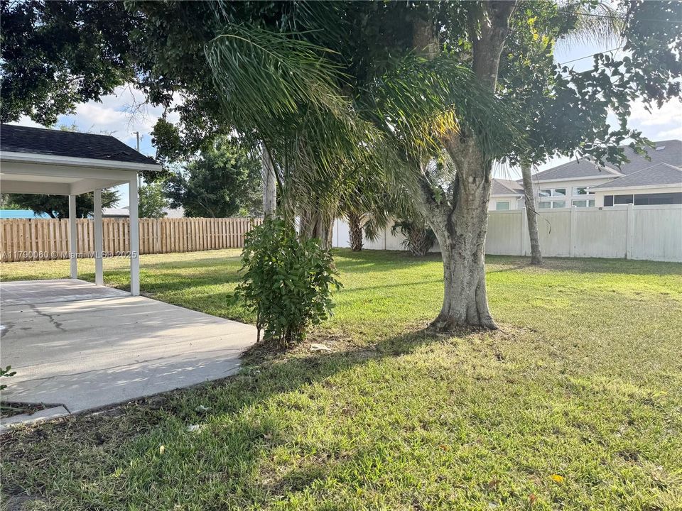 Recently Sold: $330,000 (3 beds, 2 baths, 1132 Square Feet)